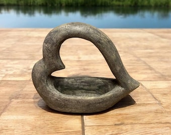 Stone heart flower pot Outdoor plant pot Garden decoration Heart planter Concrete statue Yard planter