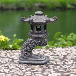 Painted pagoda figurine Stone outdoor lantern Japanese pagoda lantern Zen lawn decoration Altar ornament