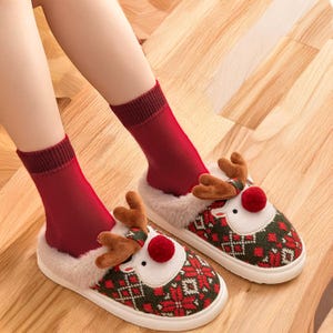 Women’s Christmas Slippers with Cartoon Reindeer - Cute Anti-Slip Winter Indoor Cotton Shoes