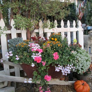 Cottagecore Garden and Farmhouse Style Decorating Ideas Ebook image 3