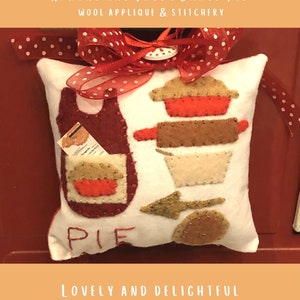 Wool Felt Applique Pattern Lovely Little Stitchery pattern - Aprons and Fresh Baked Pie Ornament Download