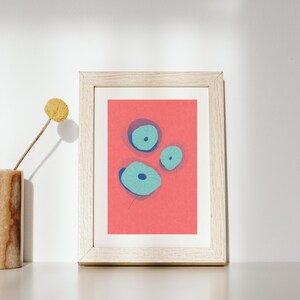 Minimal Lotus Pods - Abstrakter Druck - Moderne botanische Wandkunst | Japanische Zen-inspirierte Seerose Poster | Serene Aqua Grün & Rot Dekor