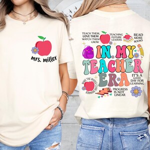 Maglietta personalizzata con nome dell&#39;insegnante, maglietta &quot;In My Teacher Era&quot;, felpa per insegnante di prima elementare, regalo per neo-insegnanti, magliette per insegnanti di scuola elementare