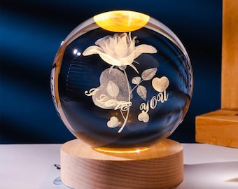 Luz nocturna con forma de bola de cristal rosa 3D, base de madera grabada