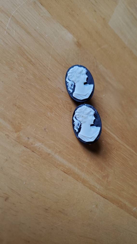 Cameo, clip on, earrings , black & white, vintage,