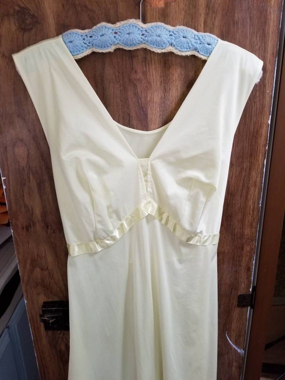 Vintage, 60s, ladies, pastel yellow, gown, dainty… - image 1