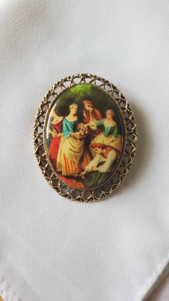 Colonial, scene, cameo, goldtone, unmarked, pin, b