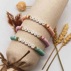 Pulseras de cuentas Heishi personalizables - pulsera mantra / Nombre / Palabra / Letra dorada