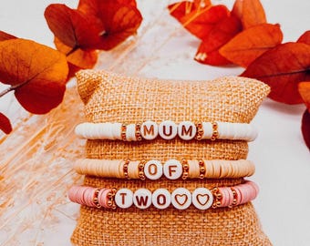 Pulsera personalizada con cuentas Heishi y letras doradas para nombre, palabra o mantra