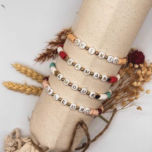 Pulseras de cuentas Heishi bicolor personalizables - pulsera mantra / Nombre / Palabra / Letra dorada