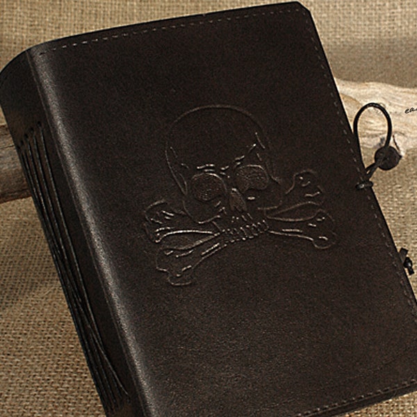 A6 Taille standard, Journal relié en cuir, Journal pirate du crâne et des os croisés, Journal des navires en cuir noir, Carnet en cuir, Journal personnalisé.