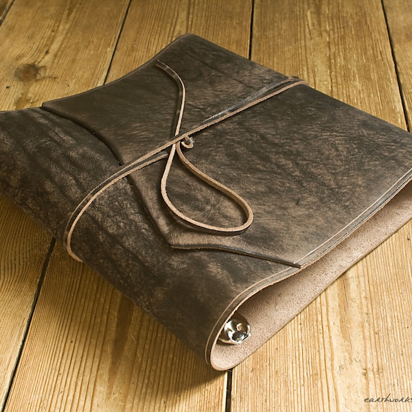 3 Ring Binder in Distressed Dark Brown Leather for 8.5 x 11 inch Paper, Leather Planner with Soft Wrap Cover.