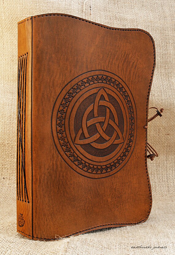 A5, Medium, Brown Leather Bound Journal, Triquetra Book of Shadows, Celtic  Knot Journal, Triple Goddess Grimoire, Personalized Notebook. 
