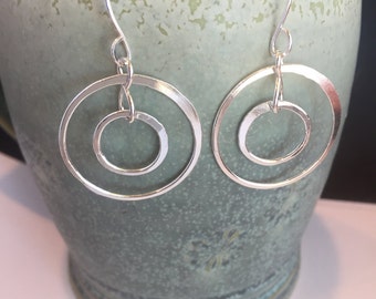 Große Sterling Silber Creolen, gehämmert Doppel Hoop Ohrringe, handgemachter Schmuck