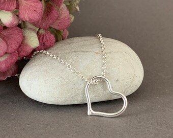 Sterling Herz Halskette, kleine Silber Herz Halskette, Schatz Geschenk, Liebe Halskette, handgemachte Herz Hoop Anhänger, handgemachter Schmuck