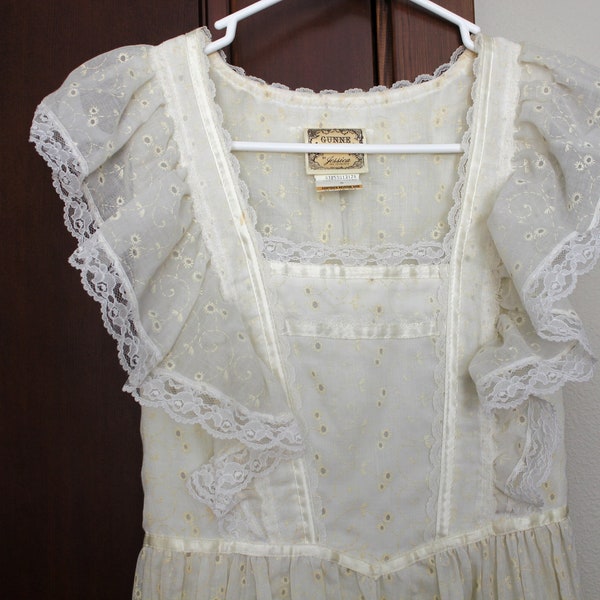 Gunne Sax by Jessica McClintock Dress, Prairie Eyelet Lace, Vintage Size 5 1970s