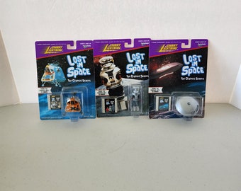 Lot of 3 Johnny Lightning Lost In Space 1998 Figures, MOC, NOS, Sealed