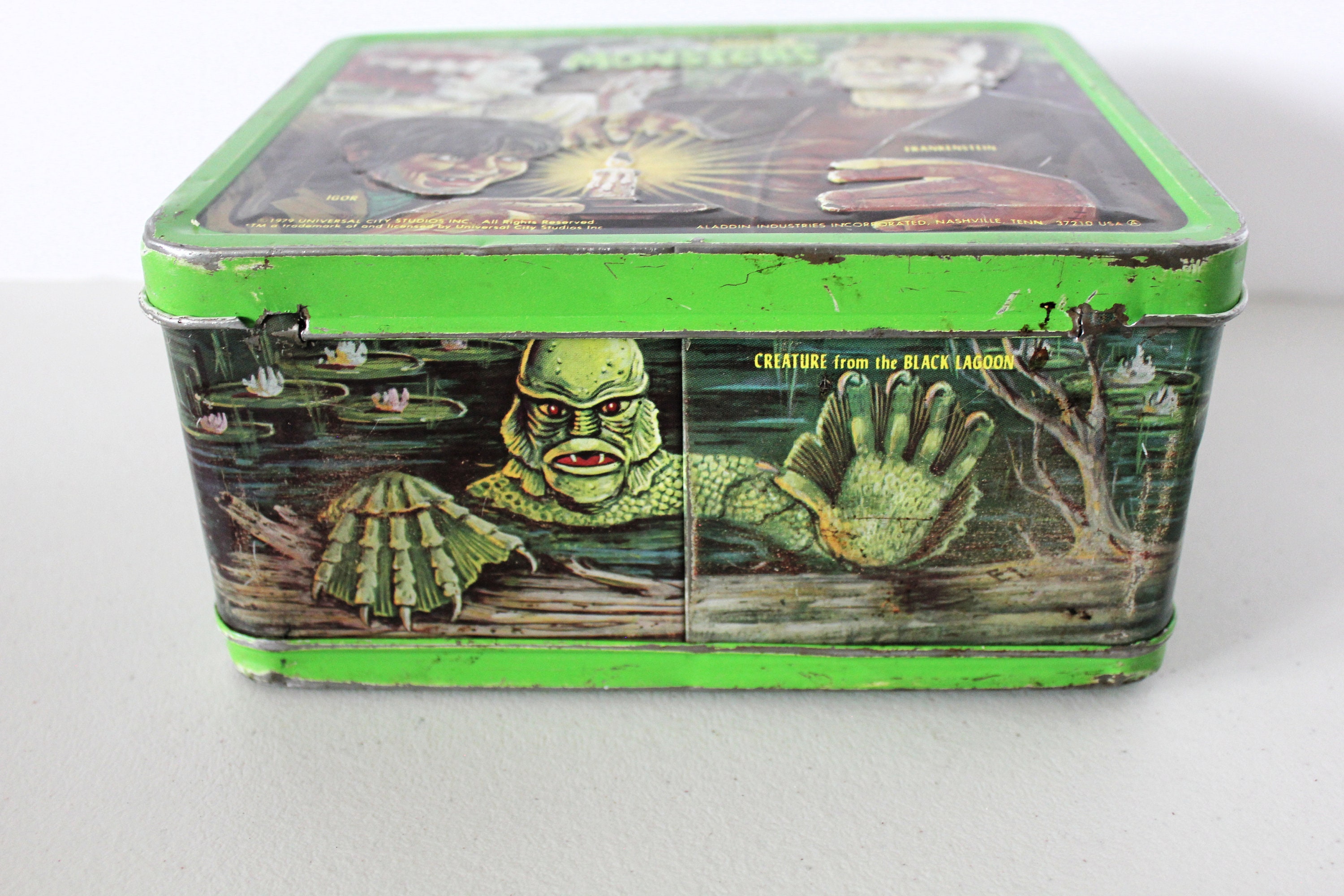 特撮 Universal Movie Monsters Lunch Box UNIVERSAL MOVIE MONSTERS Metal Embossed Lunchbox 1979 NO