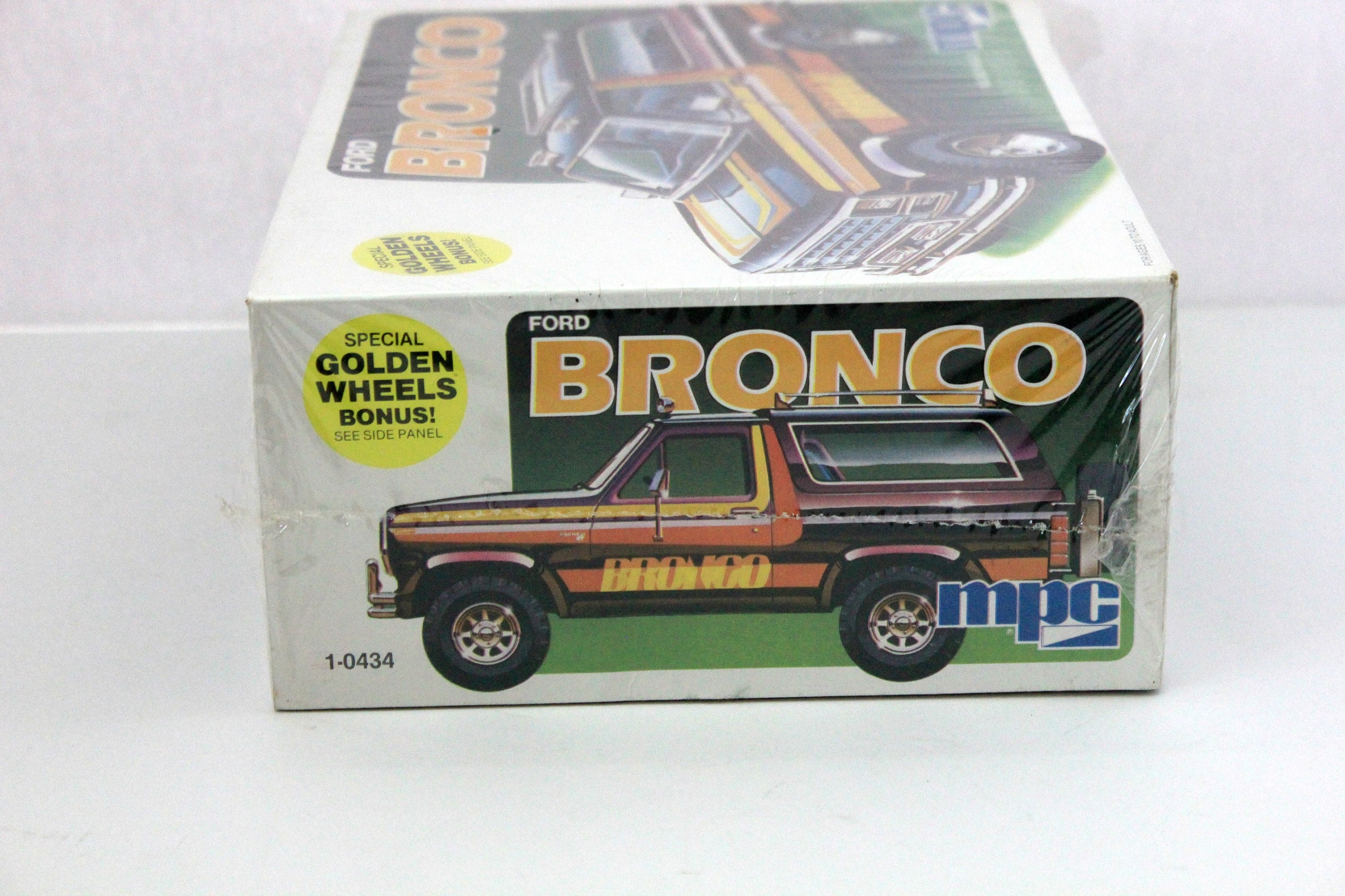 Vintage Ford Bronco Sealed Model Kit 1979 MPC 10434 1/25 Scale Stock and Custom Versions