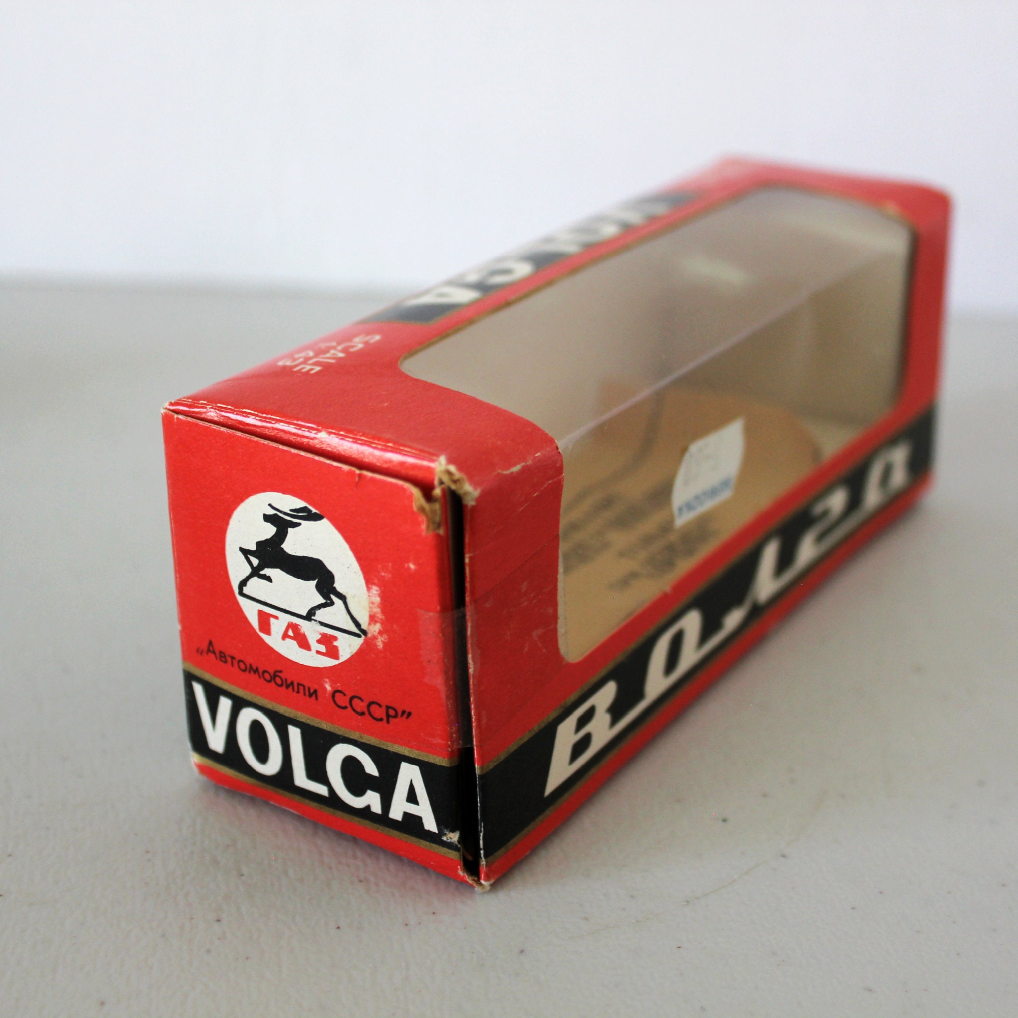 Volga Gaz-24-02 A13 Russian Diecast Model Car in Box 1:43 Scale Volga Gaz-24-02 A13 Russian Diecast Model Car in Box 1:43 Scale