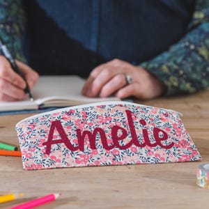 Trousse personnalisée Liberty of London à fleurs avec prénom scintillant - Pochette faite main pour enfants - Cadeau de rentrée