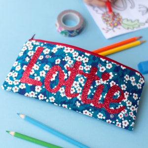 Prénom trousse à crayons - paillettes - Liberty - cadeau personnalisé pour un ami - pochette zippée - fournitures scolaires - papeterie - floral bleu - personnalisé