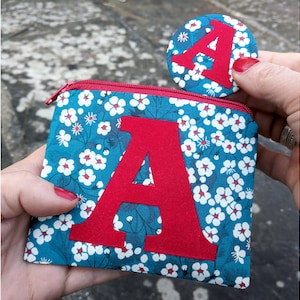 Porte-monnaie initial avec miroir - cadeau demoiselle d'honneur - sac Liberty - cadeau demoiselle d'honneur - cadeau personnalisé pour amie - pochette zippée personnalisée