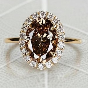 Anillo de compromiso con moissanita color champán de corte ovalado, anillo de moissanita color marrón oscuro, anillo de bodas con halo de diamantes, anillo de brida de oro amarillo de 3,20 quilates.
