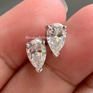 Pear Cut Moissanite Earring Solitaire Moissanite Stud Earring 1 + 1Ct White Moissanite Woman Earring White Gold Diamond Earring Gift For Her