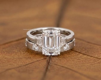 Set di tre anelli con moissanite, anello di fidanzamento taglio smeraldo da 3,00 carati, set di anelli nuziali con moissanite a fascia spessa, set di anelli in oro giallo 14 carati con diamanti