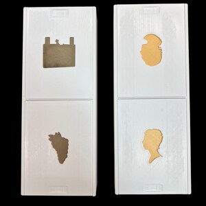 Puede incluir: Dos cajas blancas con diferentes im&aacute;genes en cada lado. La caja superior izquierda tiene una silueta marr&oacute;n de una bater&iacute;a de coche. La caja inferior izquierda tiene una silueta marr&oacute;n de un racimo de uvas. La caja superior derecha tiene una silueta dorada de una cabeza de persona. La caja inferior derecha tiene una silueta dorada de una cabeza de persona de perfil.