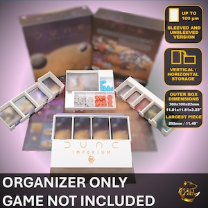 Puede incluir: Un organizador para el juego de mesa Dune: Imperium. El organizador blanco tiene múltiples compartimentos para las piezas del juego, incluyendo tarjeteros y bandejas para fichas. Las dimensiones de la caja son 300x300x82mm. La pieza más grande mide 292mm.
