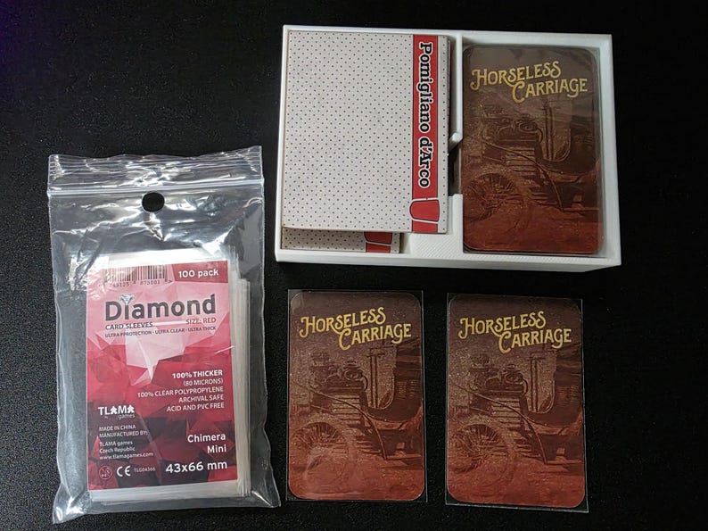 Organizador para el juego de mesa «Carruaje sin caballos» / Versión con fundas. Archivo STL para impresión 3D. imagen 11