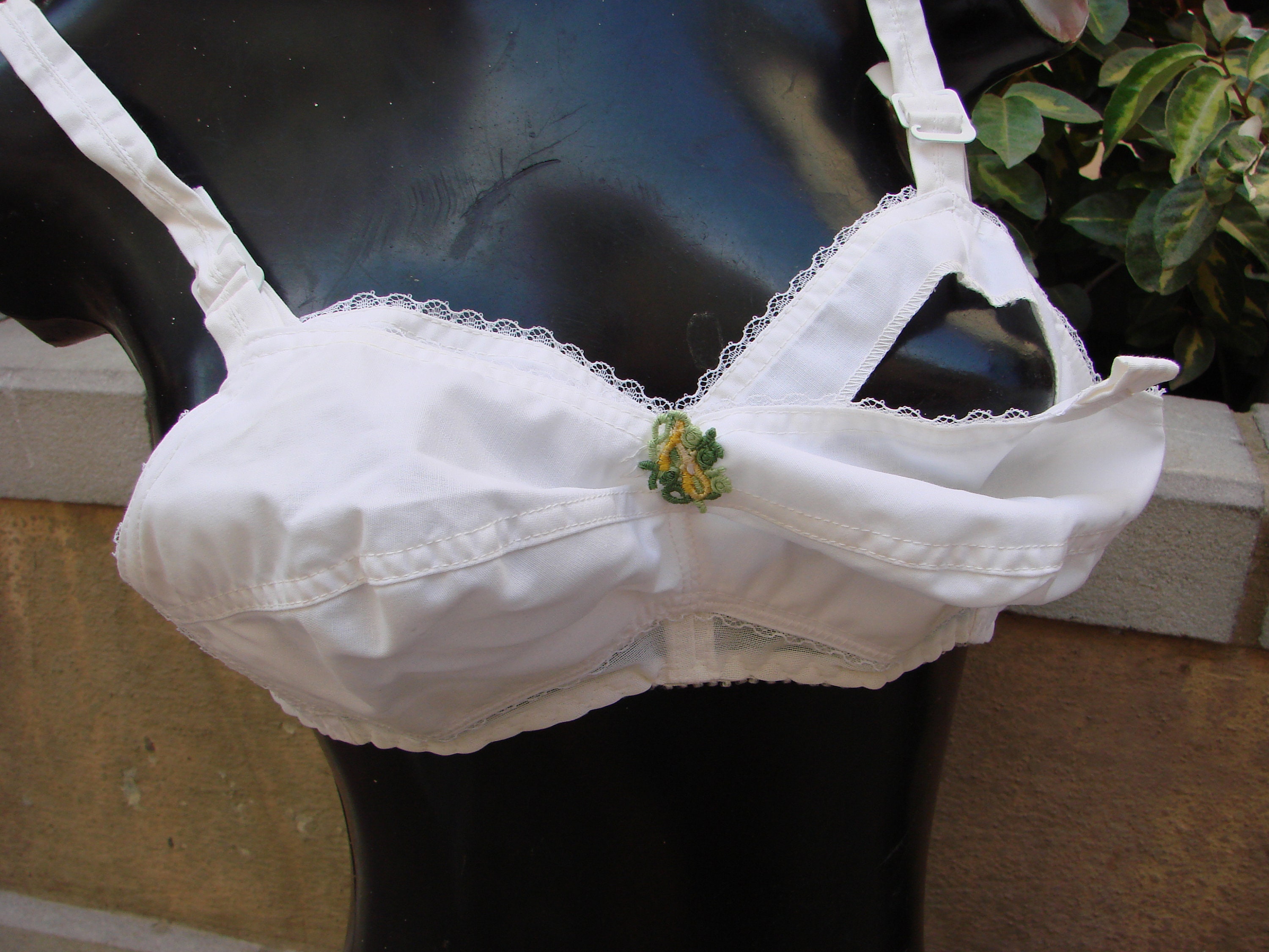 1950s Bullet Bra 32B Elees Foundations White Cotton Vintage Lingerie  Deadstock -  Canada