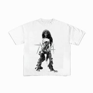 【Tyla/タイラ】プリントダメージ加工Tシャツ(Mサイズ) Tyla/タイラ】プリントダメージ加工Tシャツ(Mサイズ)の通販 by