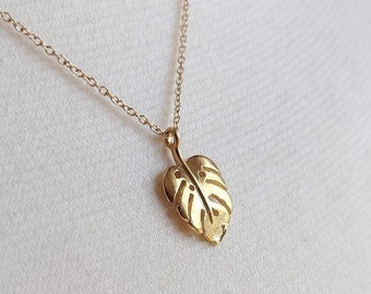 Gold Plant Lover Necklace, Monstera Leaf Necklace, 14K Gold filled Chain, Dainty Necklace, Spring Jewelry, Plant Love Gift for her