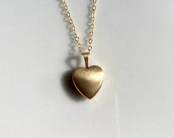 Gold Locket Necklace, 14K Heart Photo Locket Necklace, Goldfill Locket Pendant Necklace, Picture Locket Necklace, Photo Gift Mom Wife Bridal