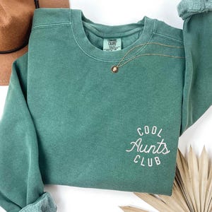 Embroidered Aunts Sweatshirt- Cool Aunts Club Sweatshirt- Aunt Gift- Aunt Birthday Gift- Sister Gifts-  Aunt Sweatshirt- Cool Aunts Sweater