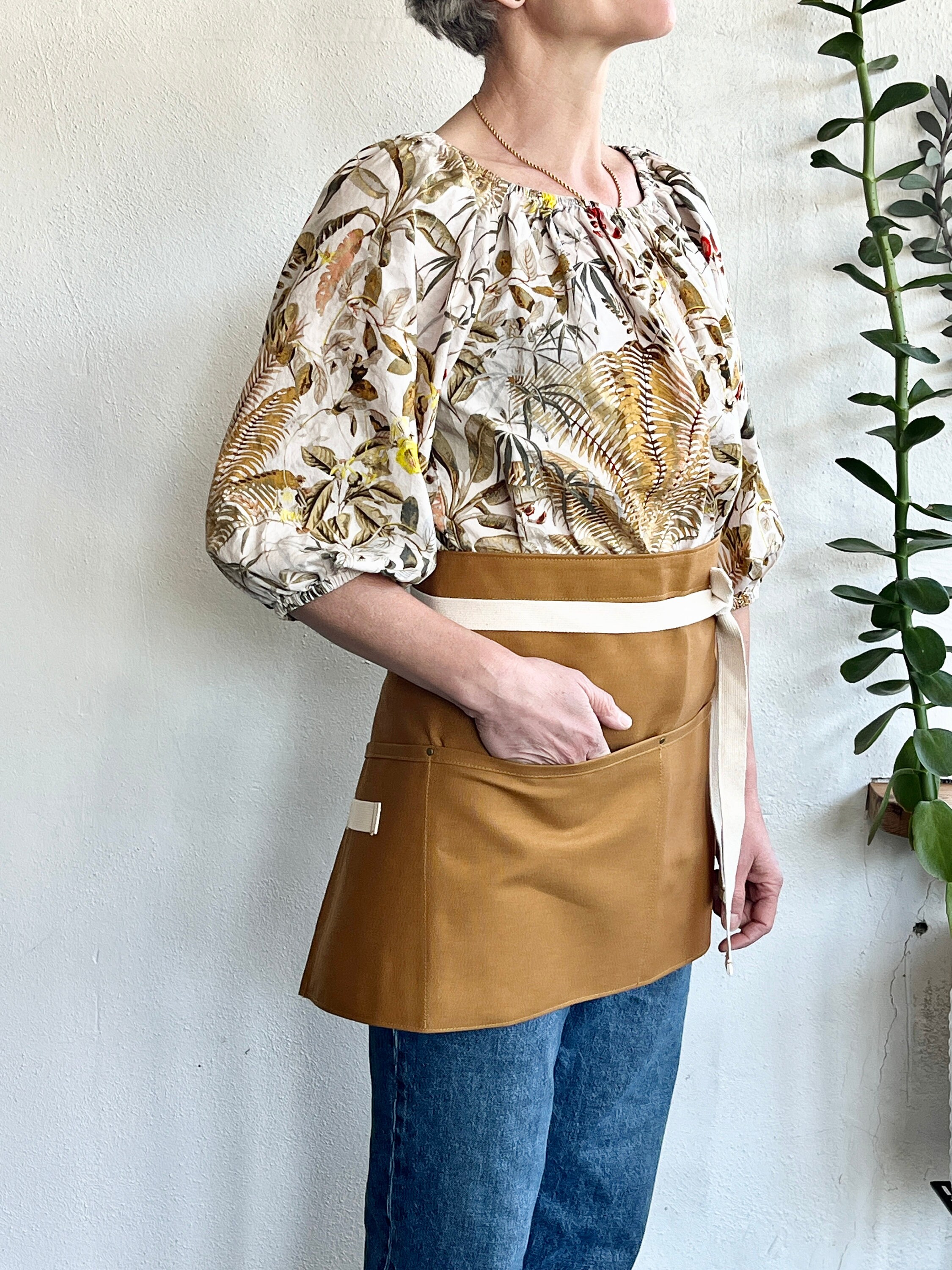 Short Heavy Duty Canvas Garden and Work Apron