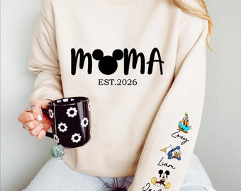 Sudadera personalizada Comfort Colors® de Disney Mickey y sus amigos para mamá, con el nombre del niño en la manga, regalo para el Día de la Madre.
