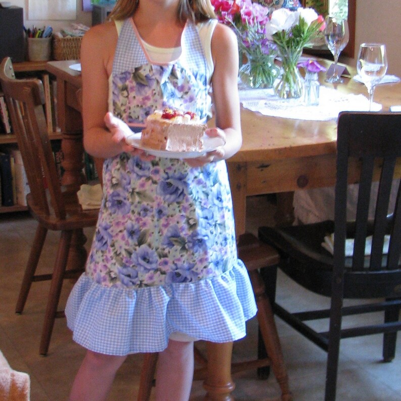 Ruffled apron, romantic country style in blue purple pink floral print, children's medium/large image 5