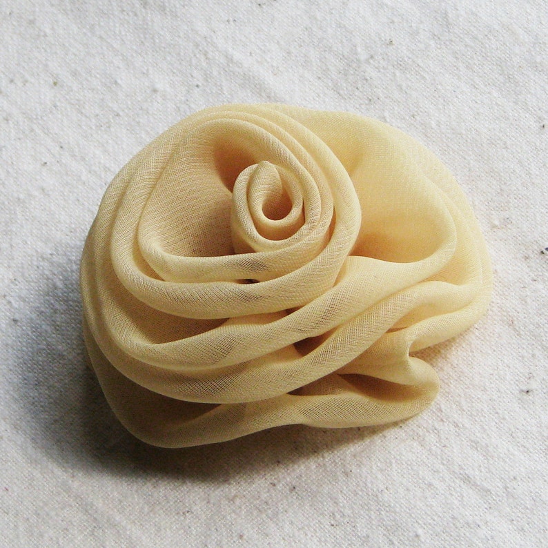 Chiffon rose hair clip in soft honey straw gold, medium image 4