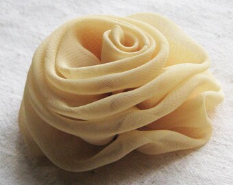 Chiffon rose hair clip in soft honey straw gold, medium