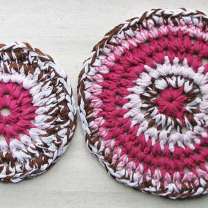 2 round crocheted trivets in eco-friendly t-shirt yarn, 9.5 and 7 diameters, pink and brown combo image 3