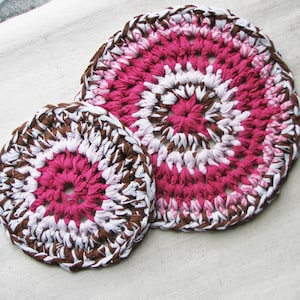 2 round crocheted trivets in eco-friendly t-shirt yarn, 9.5 and 7 diameters, pink and brown combo image 1