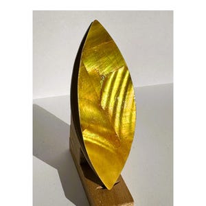 Navette de frivolité avec incrustation de nacre 3 pouces jaune