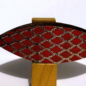 Tatting shuttle red gold pattern 3"
