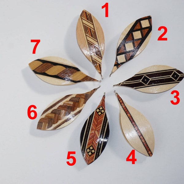 Wooden handmade tatting shuttle with inlay 2.5" long 0,75 hook