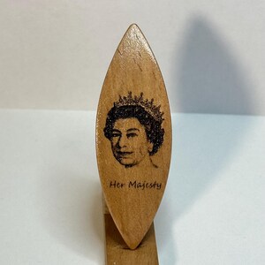 Tatting shuttle her Majesty 3" long