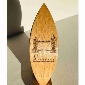 Tatting shuttle engraved London bridge 3" long